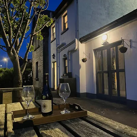 The Station House, - Whole Property, 4 Bedrooms Casa vacanze *
