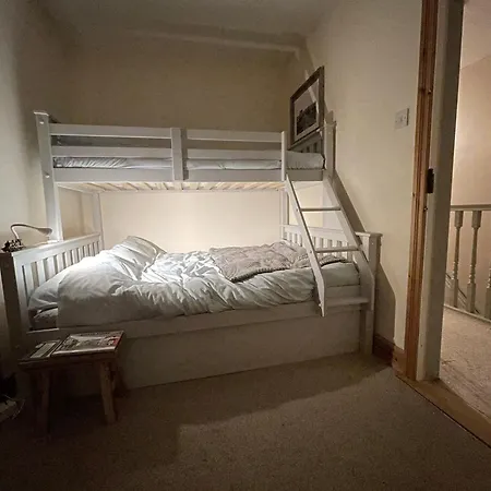 The Station House, - Whole Property, 4 Bedrooms Casa vacanze *