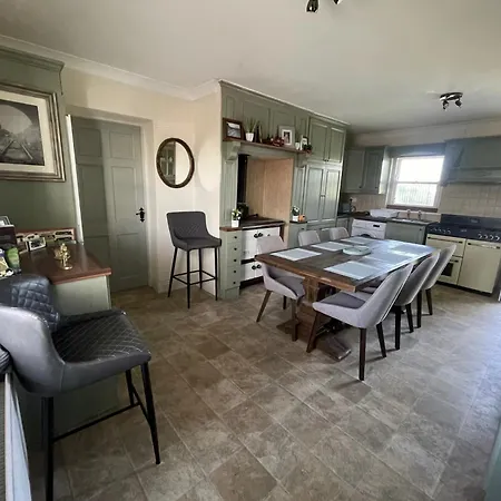 The Station House, - Whole Property, 4 Bedrooms *
