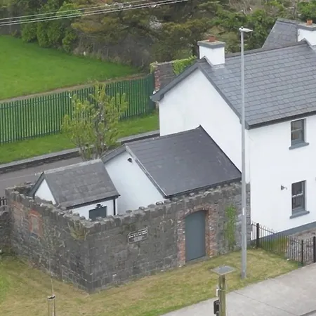 The Station House, - Whole Property, 4 Bedrooms *